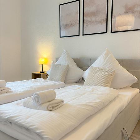 Helles City Apartment Fuer Familien & Gruppen Neu-Ulm Exterior foto