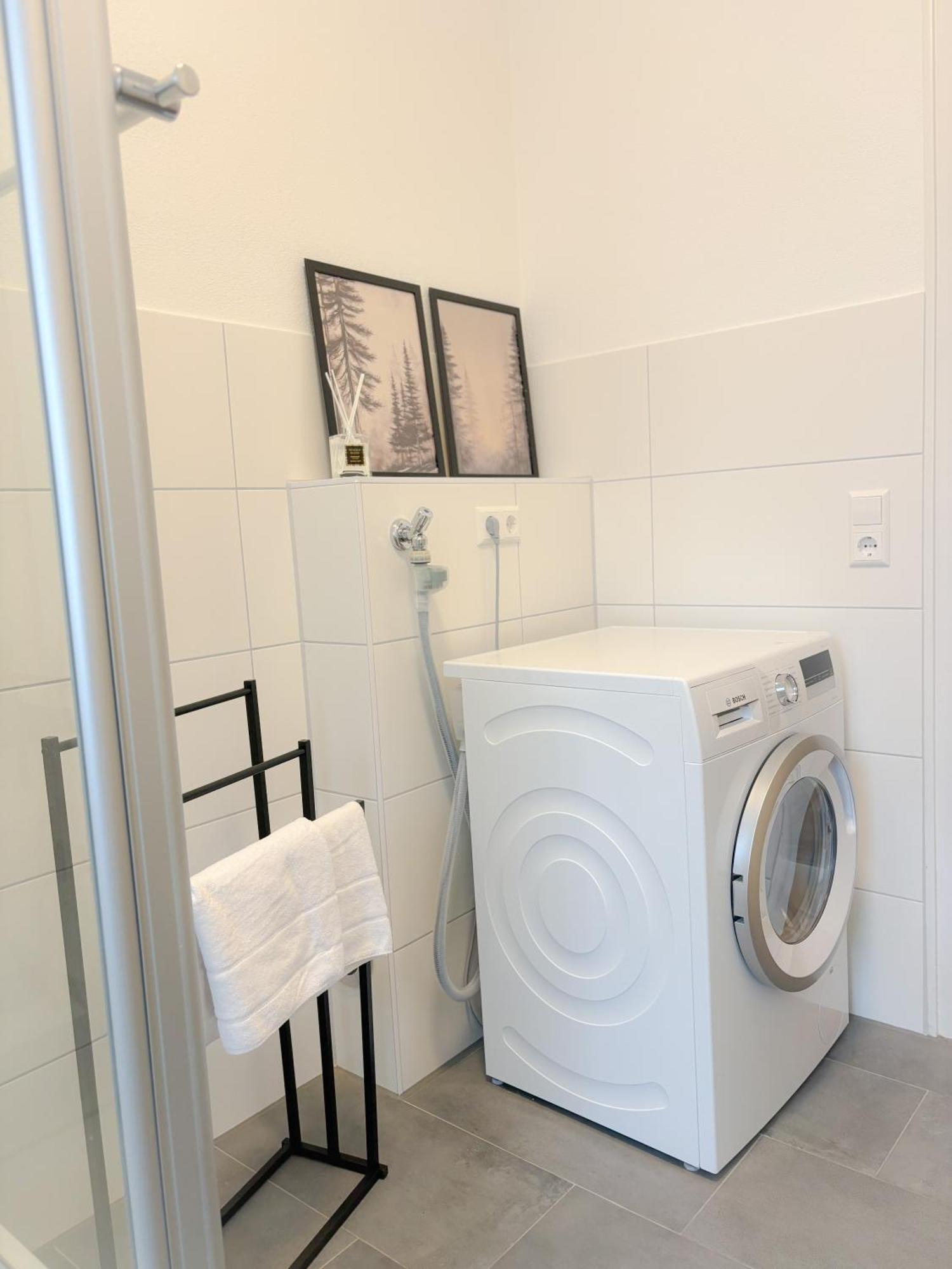 Helles City Apartment Fuer Familien & Gruppen Neu-Ulm Exterior foto