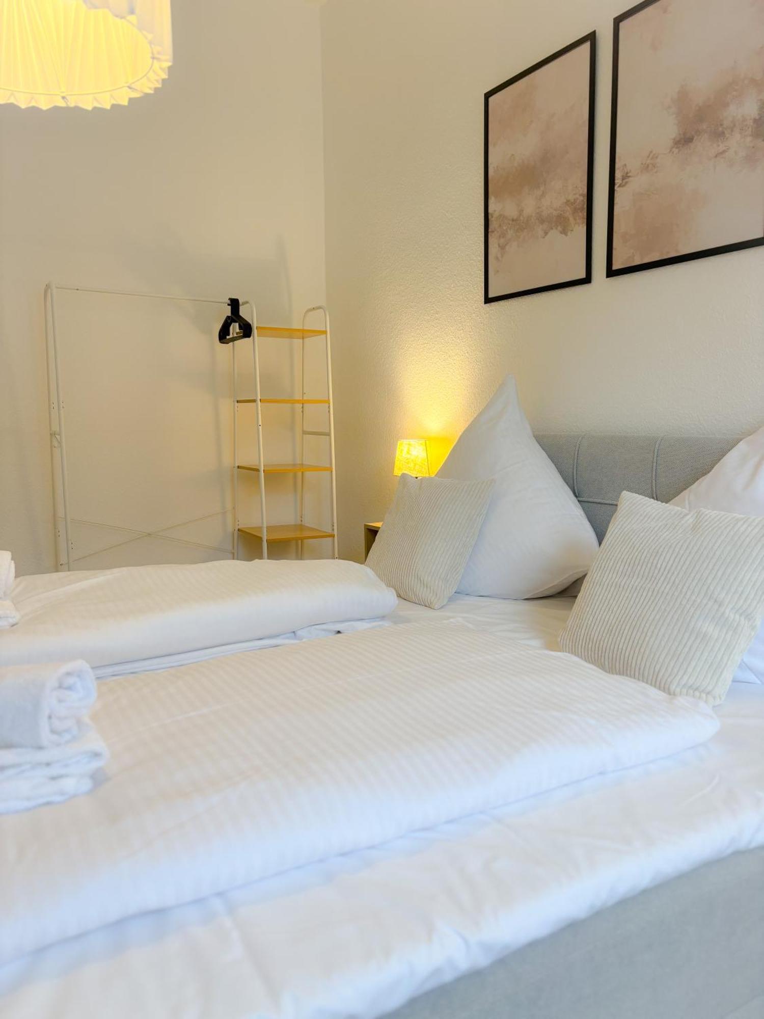 Helles City Apartment Fuer Familien & Gruppen Neu-Ulm Exterior foto